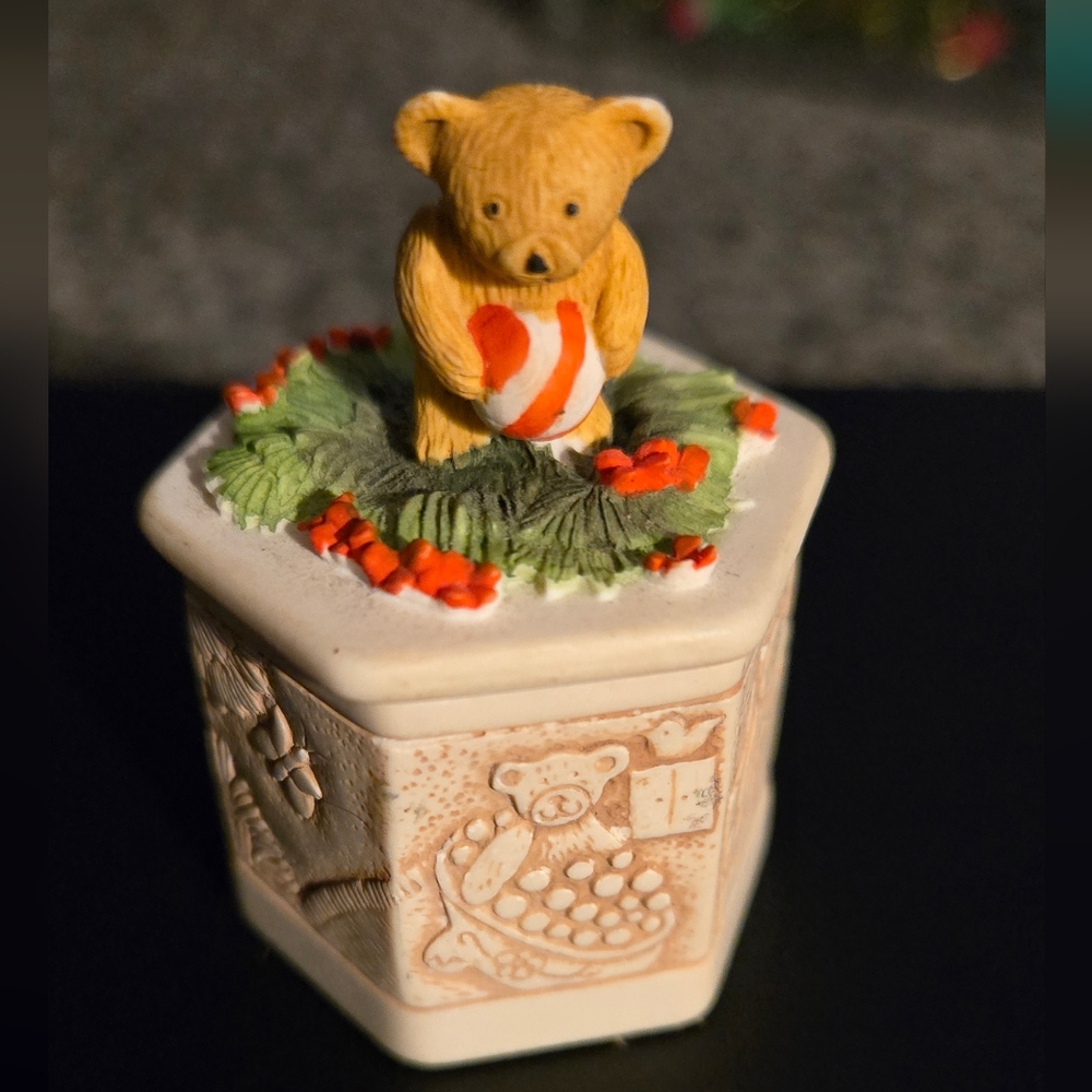 Adorable Handcast Design Trinket Box